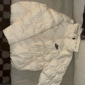 Nike Cropped Puffer Jacket - White - Size Medium